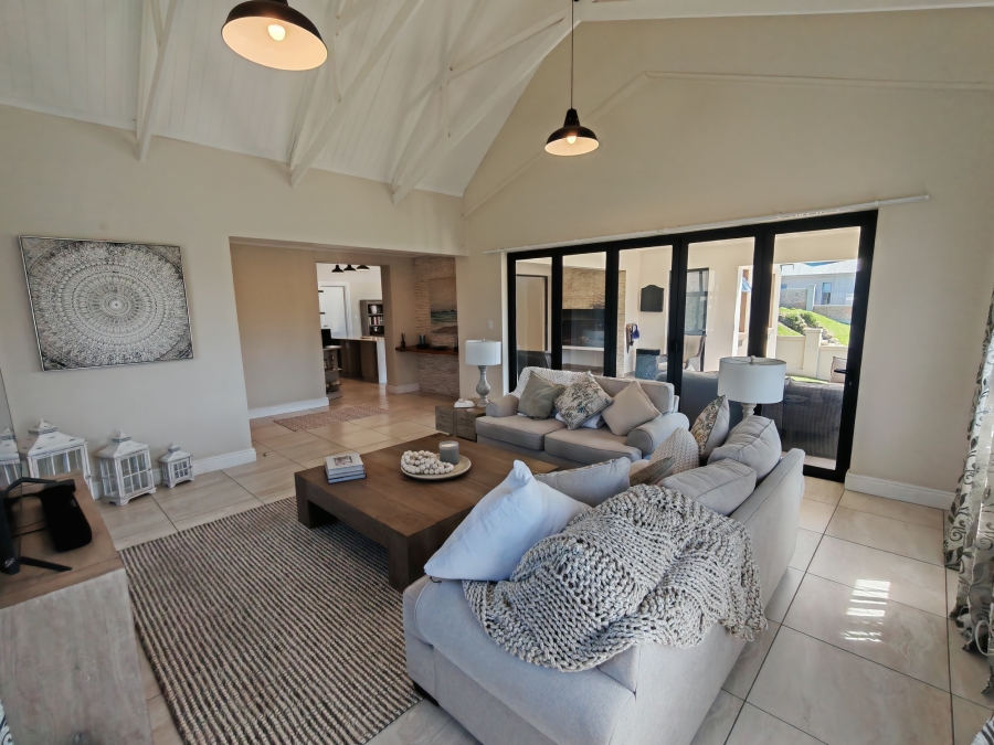 3 Bedroom Property for Sale in Kraaibosch Western Cape